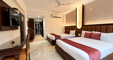 Hotel Green View (Behind Pramarth Niketan) Room Type - Deluxe Family Room