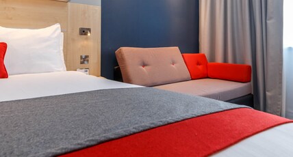 Holiday Inn Express BIRMINGHAM - WALSALL  Room Type - 1 Double Standard Single Sofa Bed Free Hot Breakfast