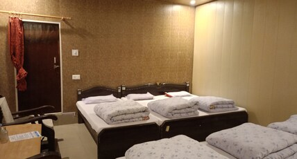 Anushri Lodge And Restaurants Room Type - Six Bedded Super deluxe room