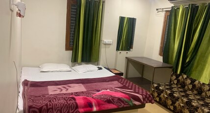 HOTEL SHREE RAM Room Type - DELUXE ROOM
