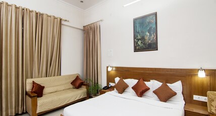 Elite Guest House Room Type - Premium Room With Balcony, Free Early Check-In & Comp WIFI