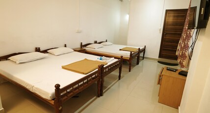 Metropolitan Serviced Villa | 10 min to Kaloor Stadium Room Type - BUDGET QUADRANT ROOM (AC)