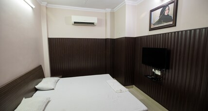 Hotel Shadaab Inn Room Type - Deluxe Room
