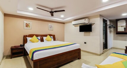 Hotel Padmini Elite Room Type - Premium Triple room