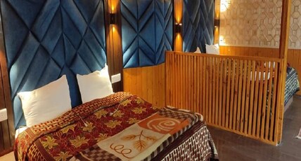 Hotel Khaleel Palace Gulmarg Room Type - Premium Room - Centrally Heated Hotel Khaleel Palace Gulmarg Room Type - Premium Room - Centrally Heated