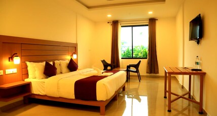 SN Holiday Home | 200 meter from Munnar Glass Bridge Room Type - AC Deluxe Room