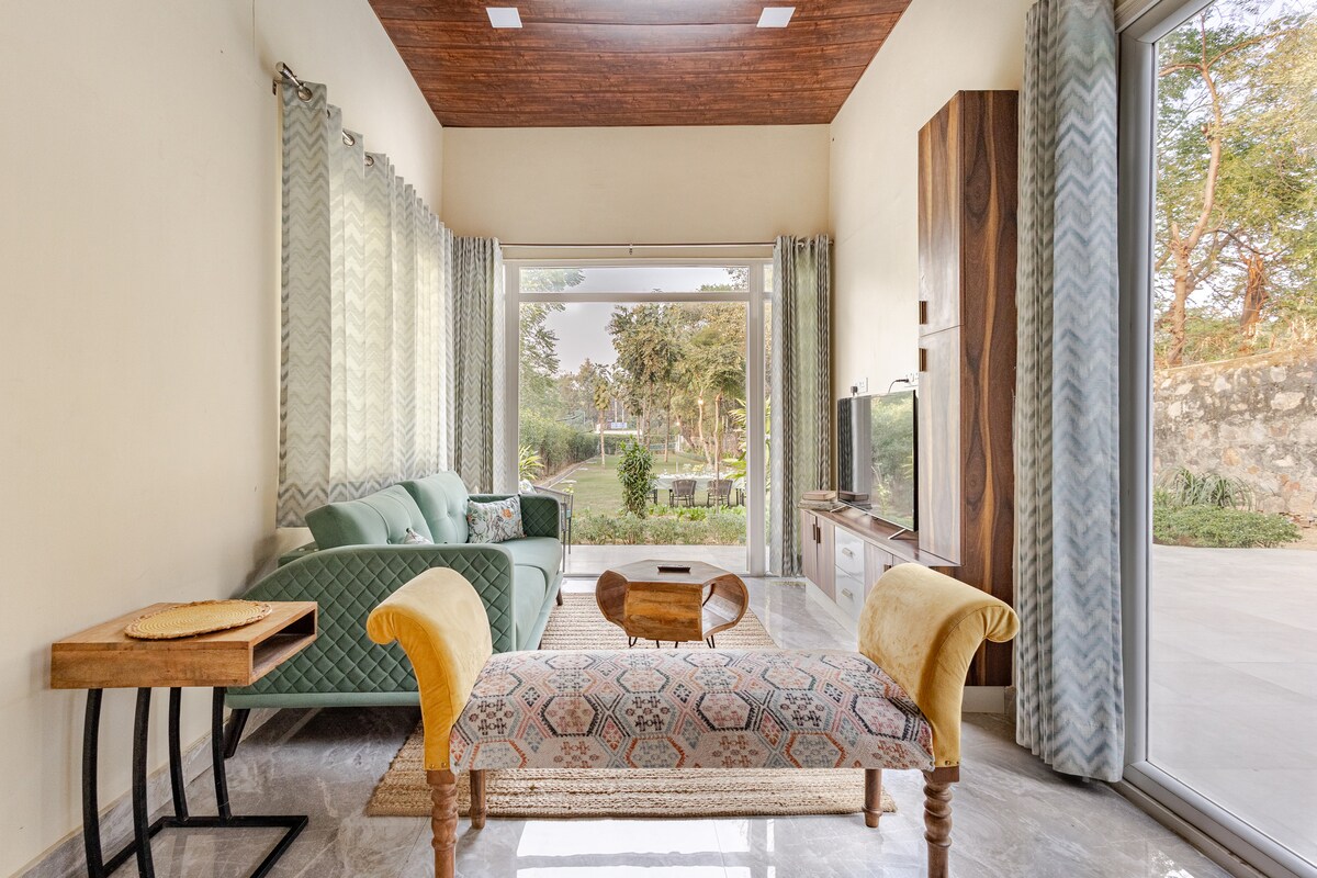 Private Cabin with Pool Lawn Sheesham Lane - Tap to explore photos