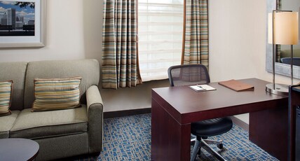 DoubleTree Hotel Baltimore - BWI Airport Room Type - 1 KING DELUXE NONSMOK