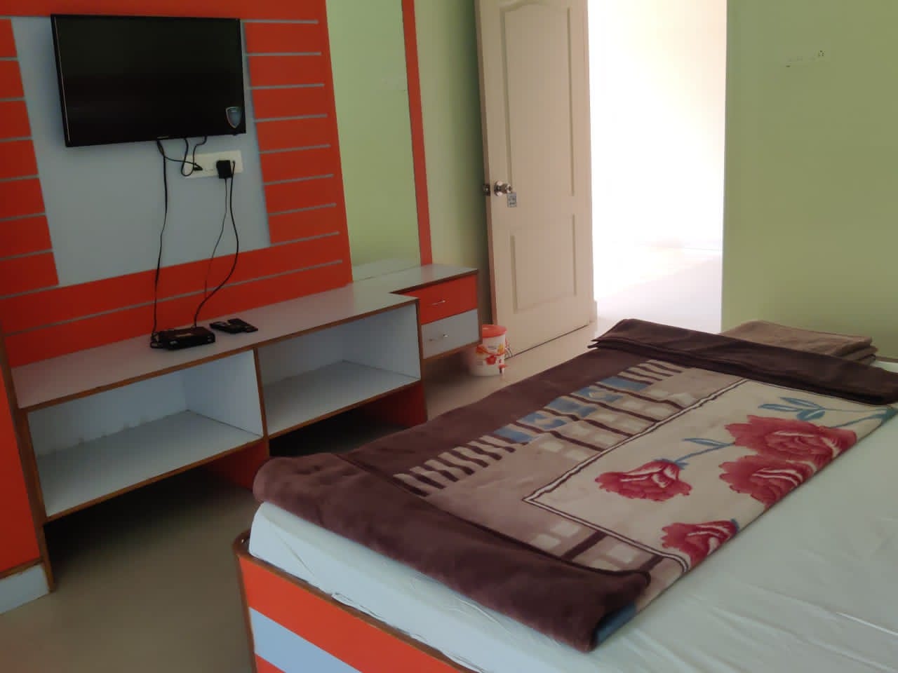 Hotel Hill View - Tap to explore photos