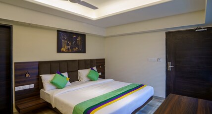 Treebo Pink City Grand Room Type - Deluxe Family Room