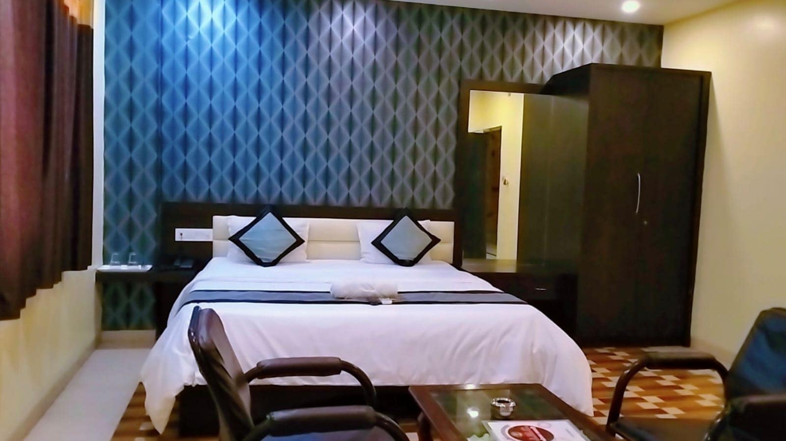 JMC HOTEL LAVISH - Tap to explore photos