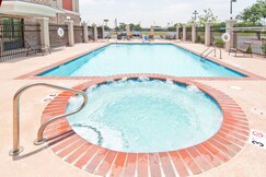 Holiday Inn Express & Suites SAN ANTONIO SE BY AT&T CENTER