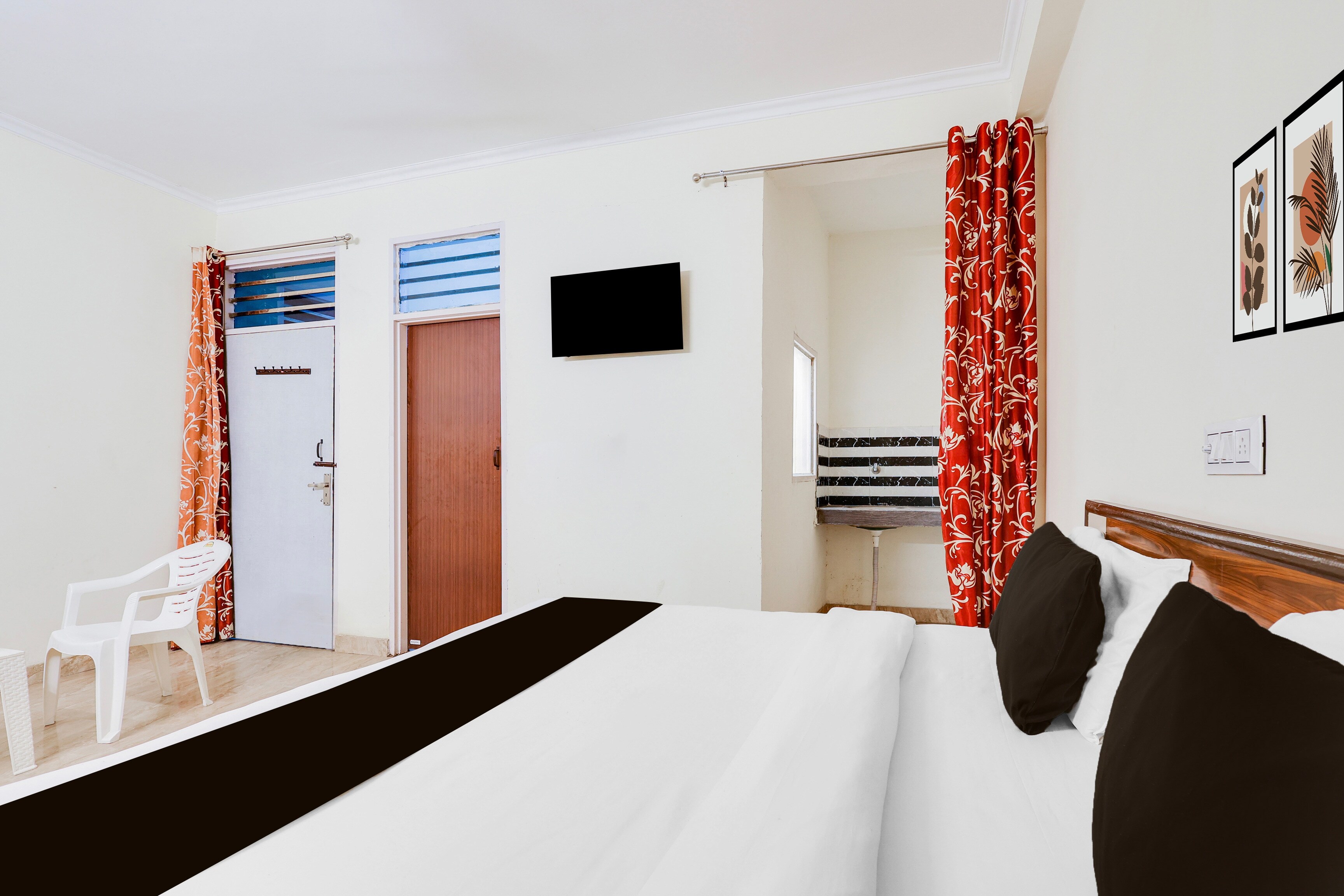 HOTEL O RAJ STAY - Tap to explore photos