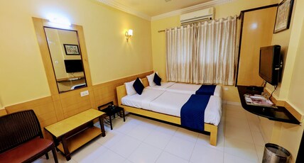 Hotel Suraj Classic Room Type - Deluxe Ac Room ( King Size) Hotel Suraj Classic Room Type - Deluxe Ac Room ( King Size)