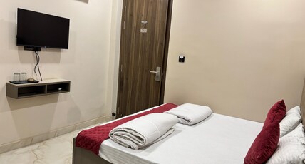 HOTEL PUSHPAK Room Type - Deluxe Room
