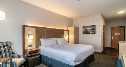 Holiday Inn Express Hotel & Suites Kalispell Room Type - 1 King Bed Stndrd Comm Access Roll Shwr