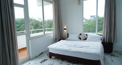 Pinnacle Resort Room Type - Premium King Room with Balcony