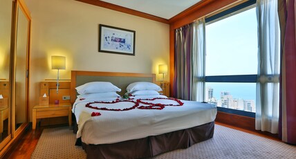 Crowne Plaza Hotel Beirut, an IHG Hotel Room Type - 1 King Standard Room City View Smoking