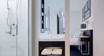 Gale South Beach, Curio Collection by Hilton Room Type - 1 QN SIGNATURE MOB ACC RIS