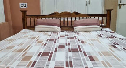 Satnam Homestay Room Type - Deluxe AC King Size Room