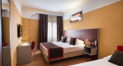 Best Western Plus City Hotel Room Type - 1 KING BED,NSMK,DELUX,SOFBD1,WIFI,PCSAFE,KETTLE