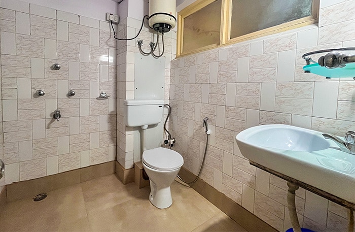Rare Himalayas Manasarovar A Pocket Friendly Hotel In Mall Road  Darjeeling - Tap to explore photos