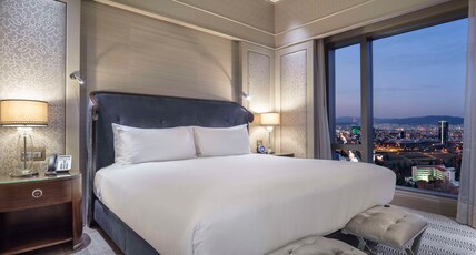 Hilton Bursa Convention Center & Spa Room Type - ONE BEDROOM CORNER SUITE