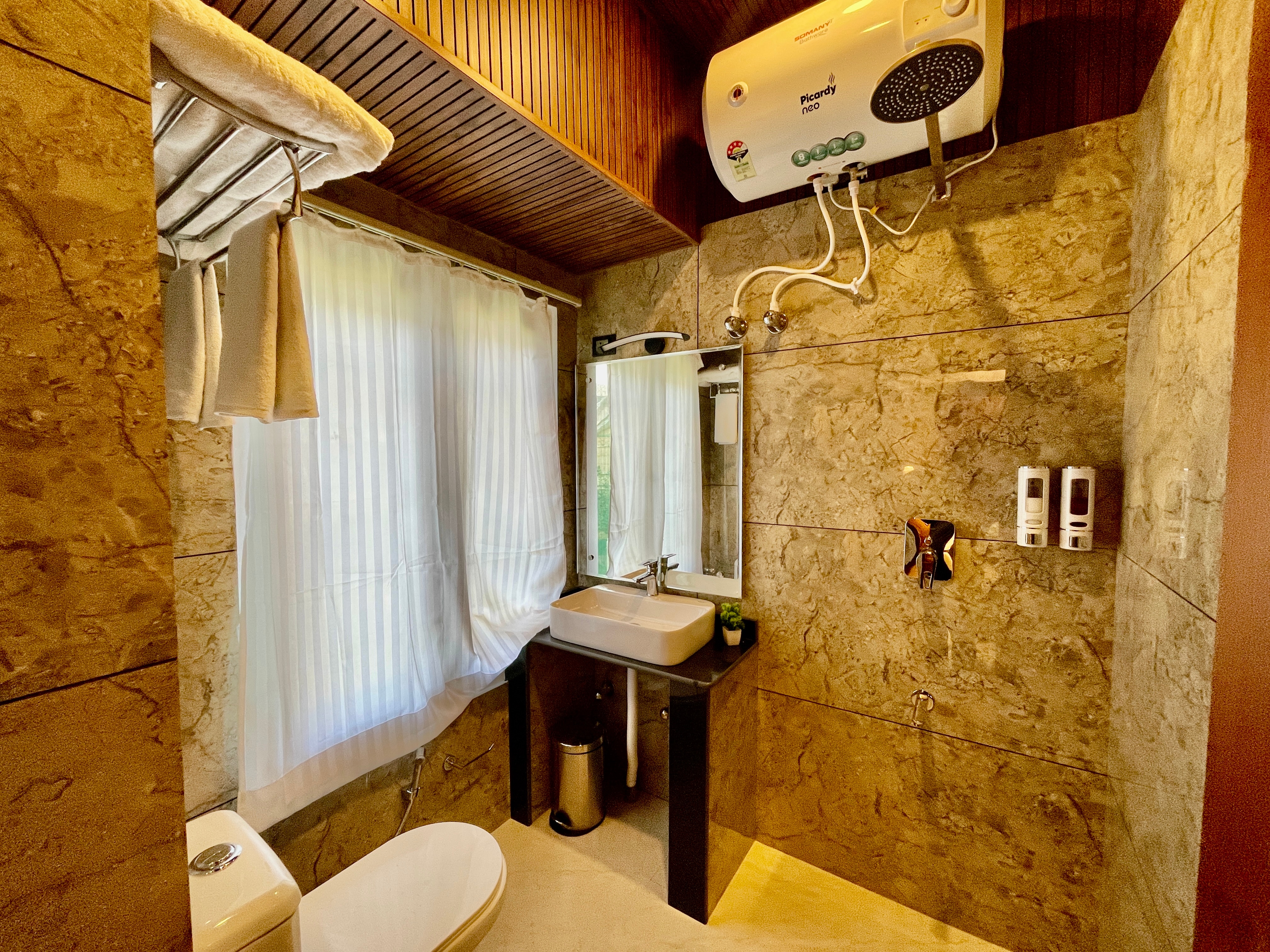 Hotel Hamza near Dal Lake - Tap to explore photos