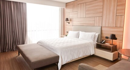 Holiday Inn Lima Miraflores Room Type - 1 King Premium City View Holiday Inn Lima Miraflores Room Type - 1 King Premium City View
