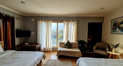 Hotel Castle Rock (Riverside Paradise) Room Type - Deluxe Rooms