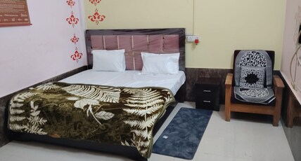 Heera Nikunj Homestay Near Ram Mandir Room Type - Deluxe Room 
