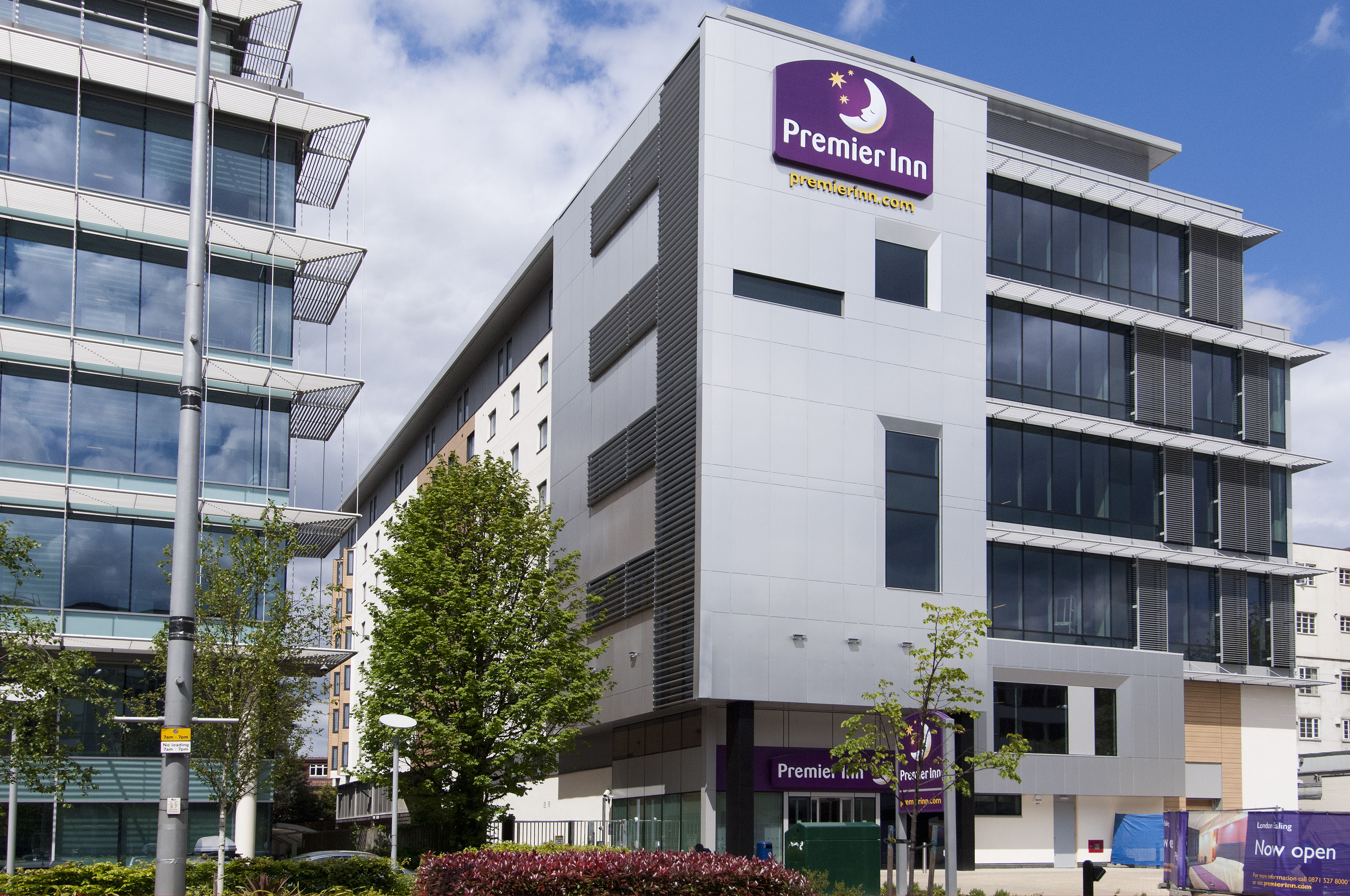 Premier Inn London Ealing - Tap to explore photos