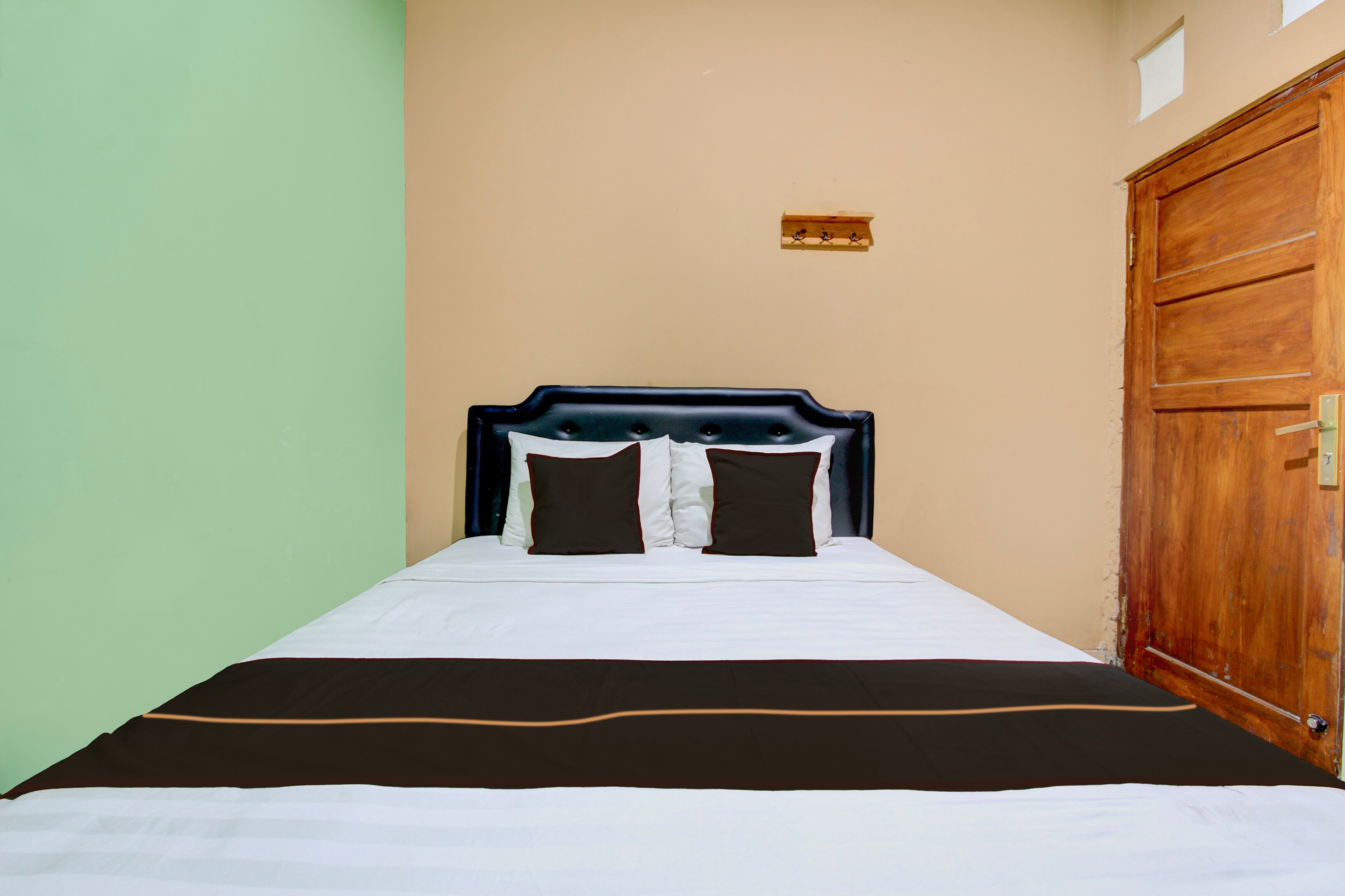OYO 94851 Watulumpang 1 Guest House - Tap to explore photos