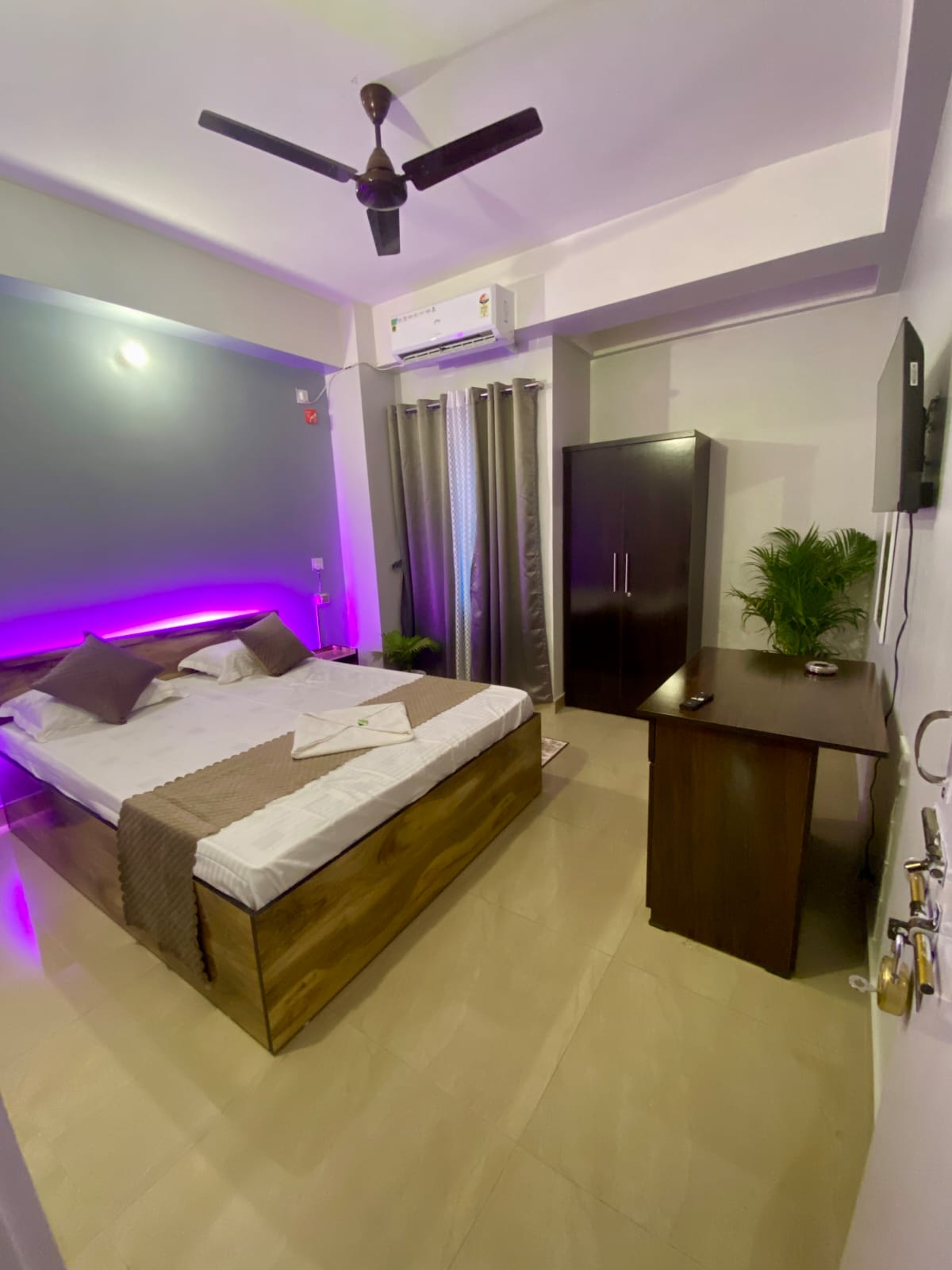 AVIORA HEIGHTS HOMESTAY - Tap to explore photos