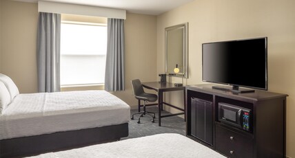 Hampton Inn by Hilton Lewiston-Auburn Room Type - 2 QNS MICROWV FRIDGE NS