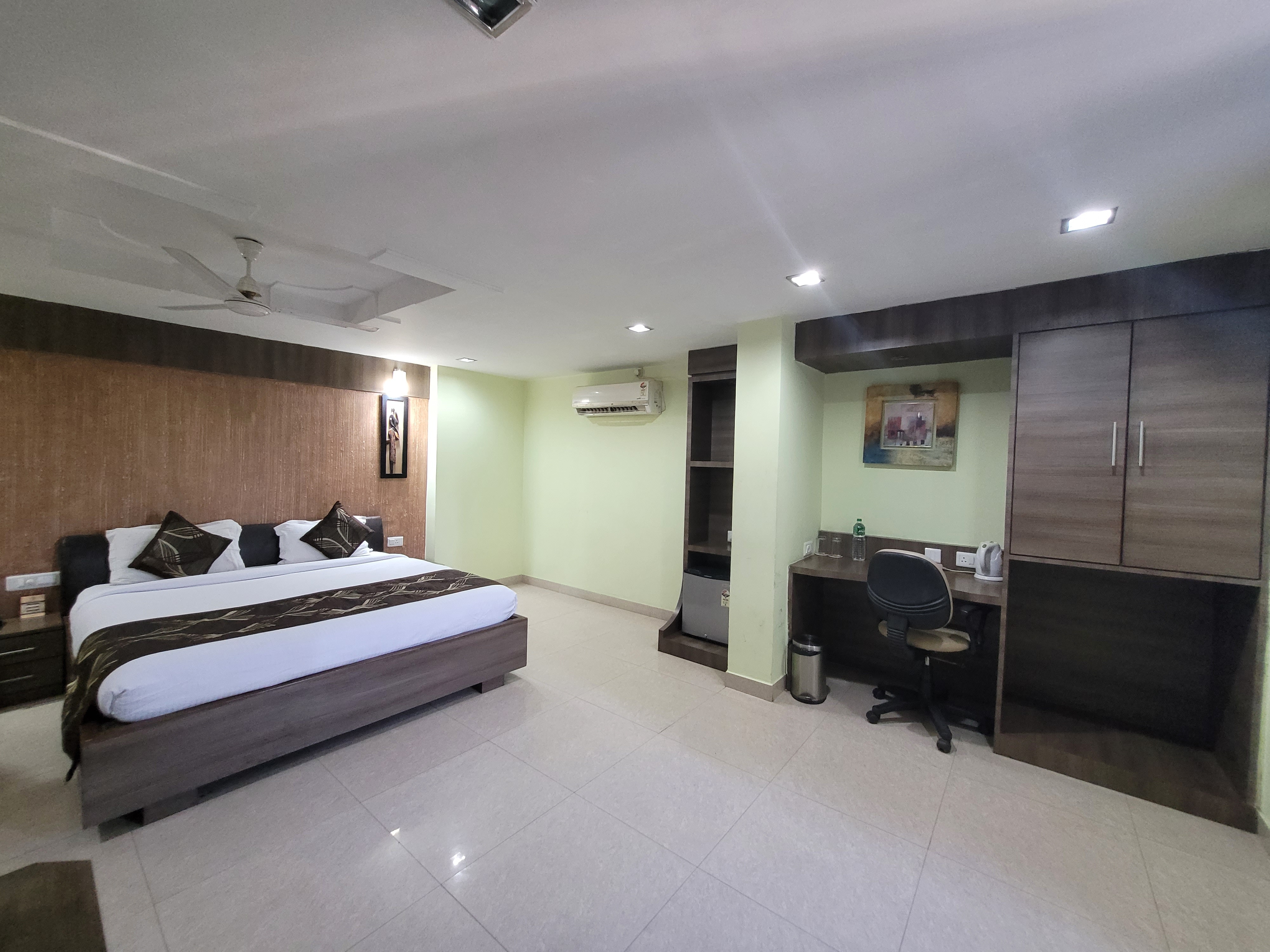 Hotel Raj Residency - Tap to explore photos