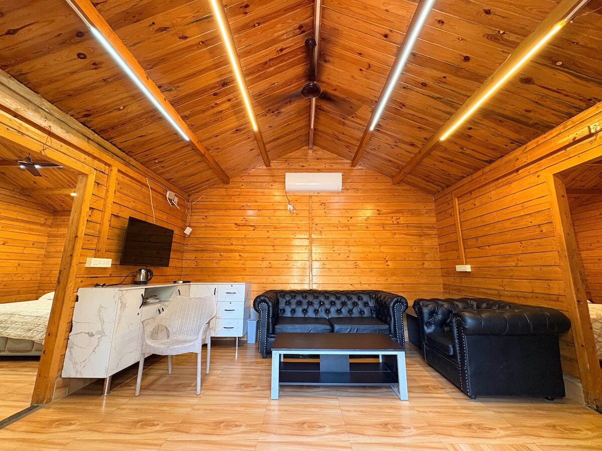 Hillora wooden cottage 2BR near Araku - Tap to explore photos