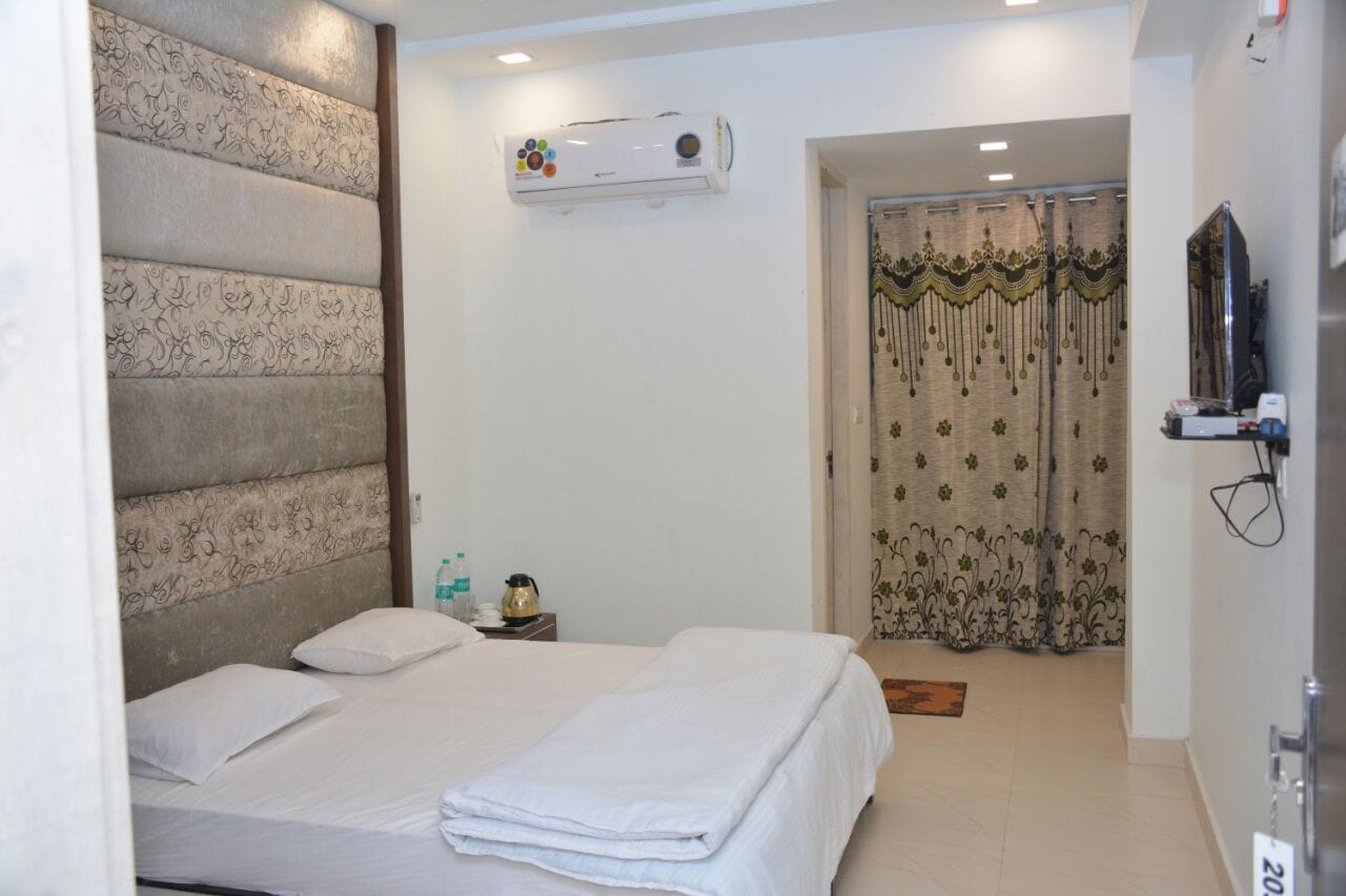 SUNRISE  HOTEL - Tap to explore photos