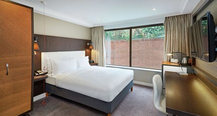 DoubleTree by Hilton Hotel London - Hyde Park Room Type - KING DELUXE CORNER