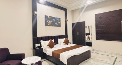 Regal Retreat Room Type - Deluxe Room
