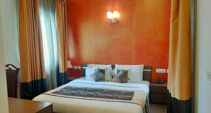 Hotel Tavisha Villa Golf Course Road Room Type - Deluxe Room