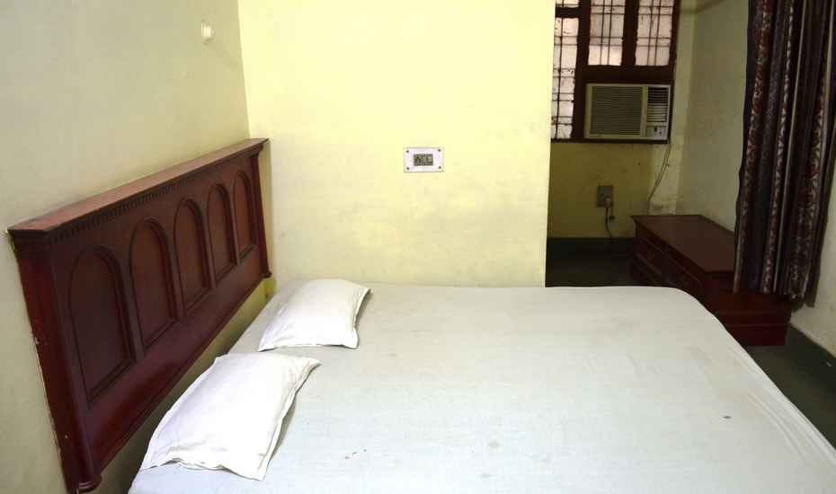 Hotel Kanak Palace - Tap to explore photos