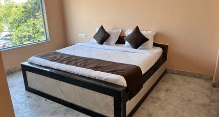 Hotel Shri Prayag Residency Room Type - Deluxe Room