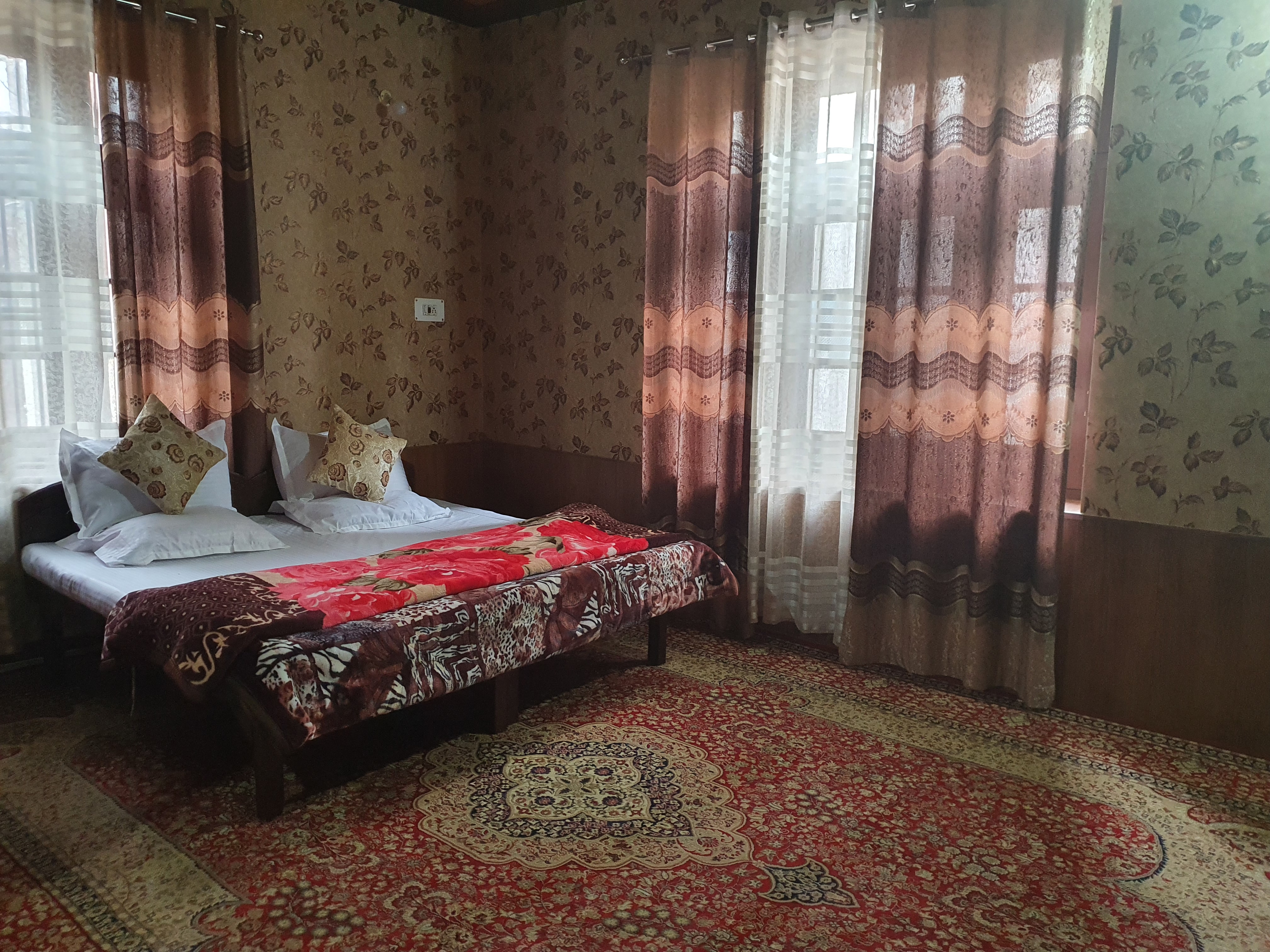 Hotel Wazir palace - Tap to explore photos
