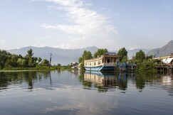 Houseboat shamshad
