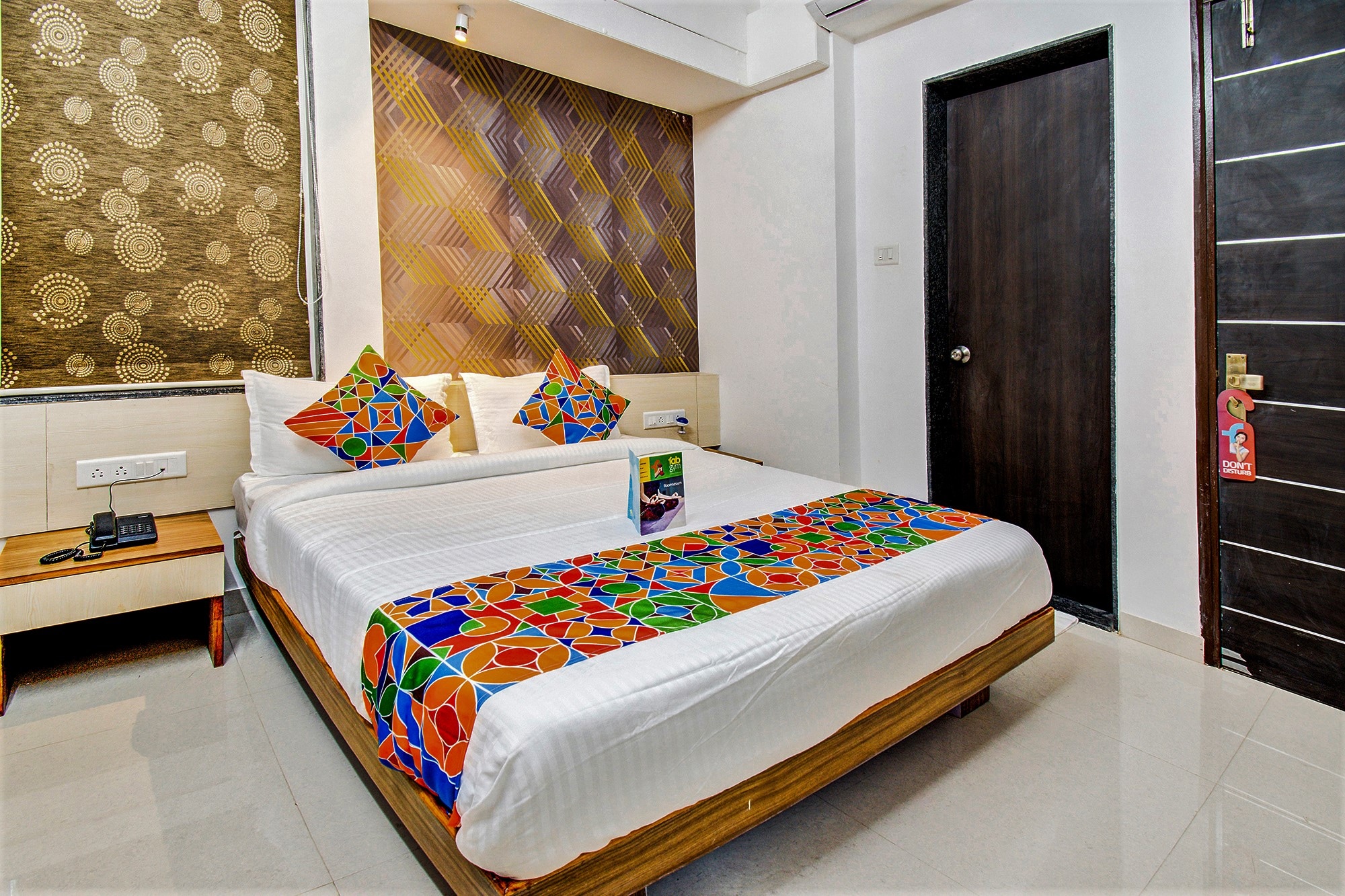 Fabhotel Marvel Bliiss - Nr. Symbiosis Centre - Tap to explore photos