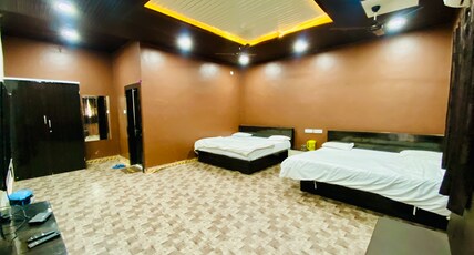 Hotel Amaltas Barwaha Room Type - Deluxe Four Bed Room