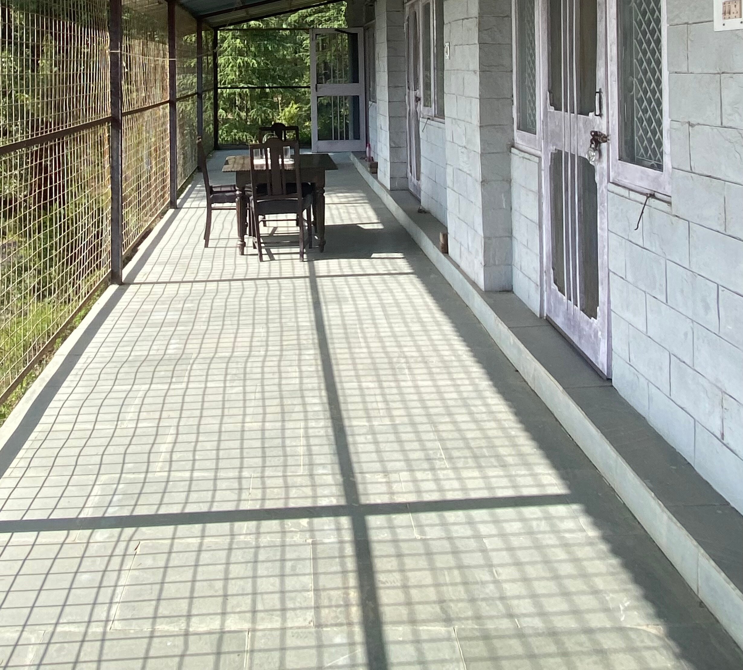 La-ShimLa- 2 BHK Cottage - cook, drive in, views - Tap to explore photos
