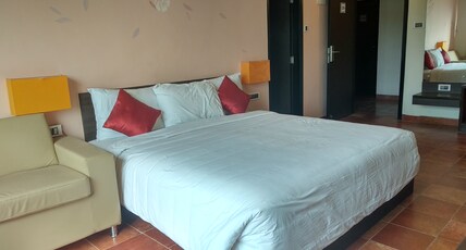 YOG RESORT Room Type - DELUXE POOL VIEW