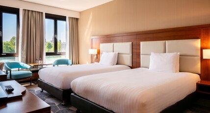 Crowne Plaza MAASTRICHT Room Type - 2 Queen Premium River Meuse View